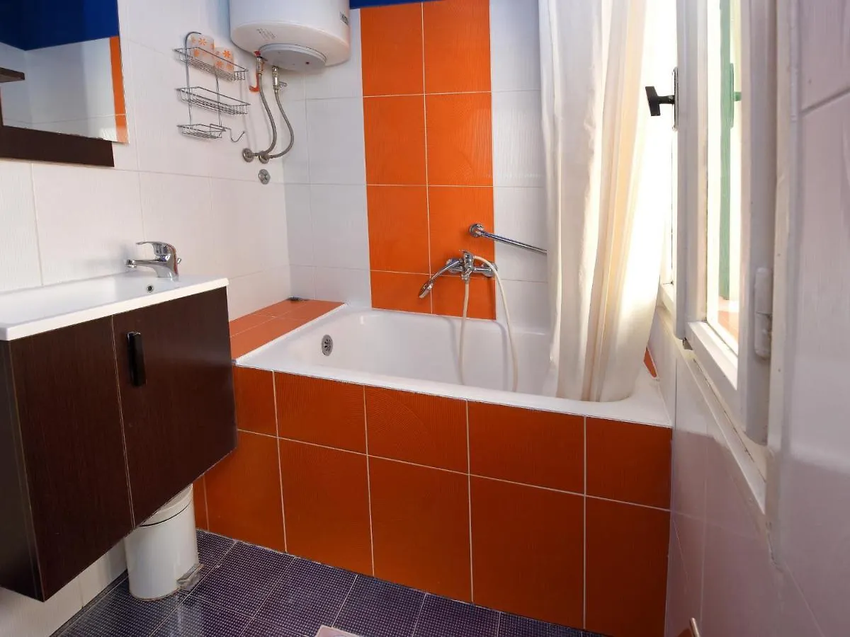 Apartment Andrea Old Town بوريتش